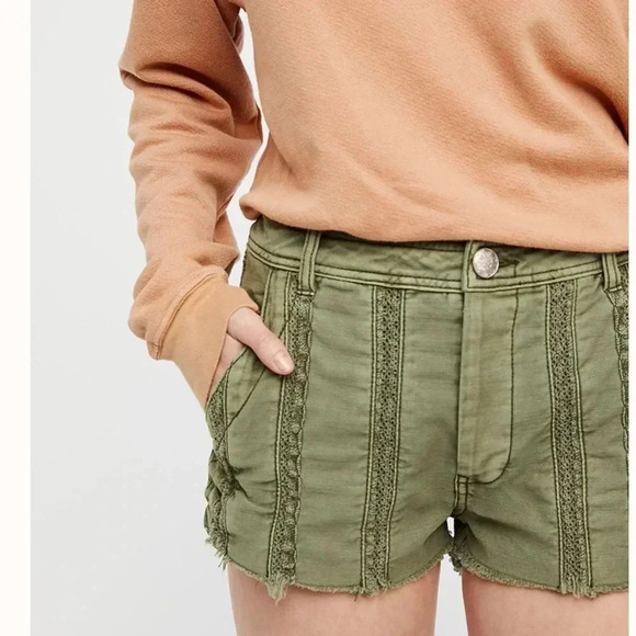 Free People Pants - ❤️‍🔥HOST PICK❤️‍🔥 Free People Great Expectations Lace shorts NWT!